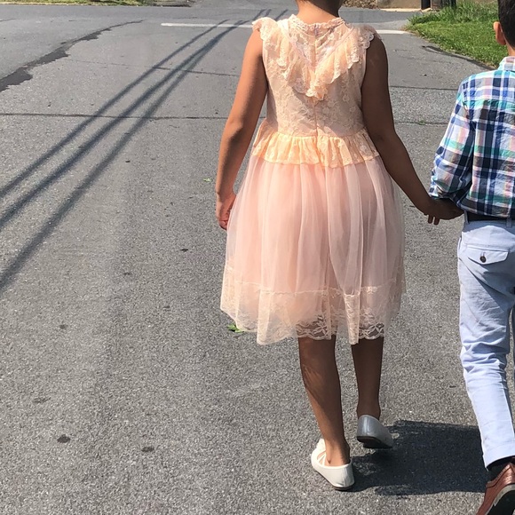 Beautiful lace blush dress - Picture 4 of 8